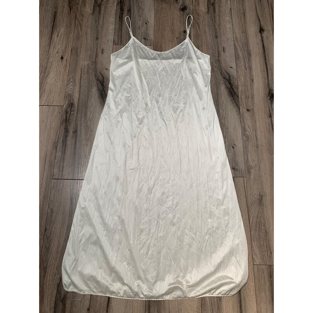 Vanity Fair Womans 38 Night Gown Lingerie Slip Cream Spaghetti Straps